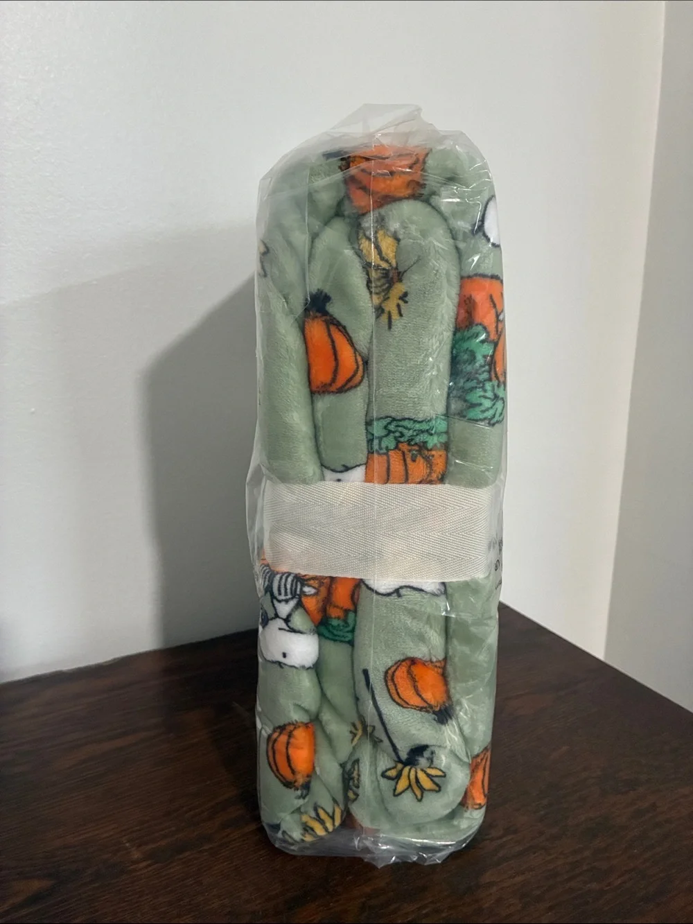 NWT-BERKSHIRE- Peanuts- Snoopy & Woodstock- Green Fall VelvetSoft Blanket 55x70